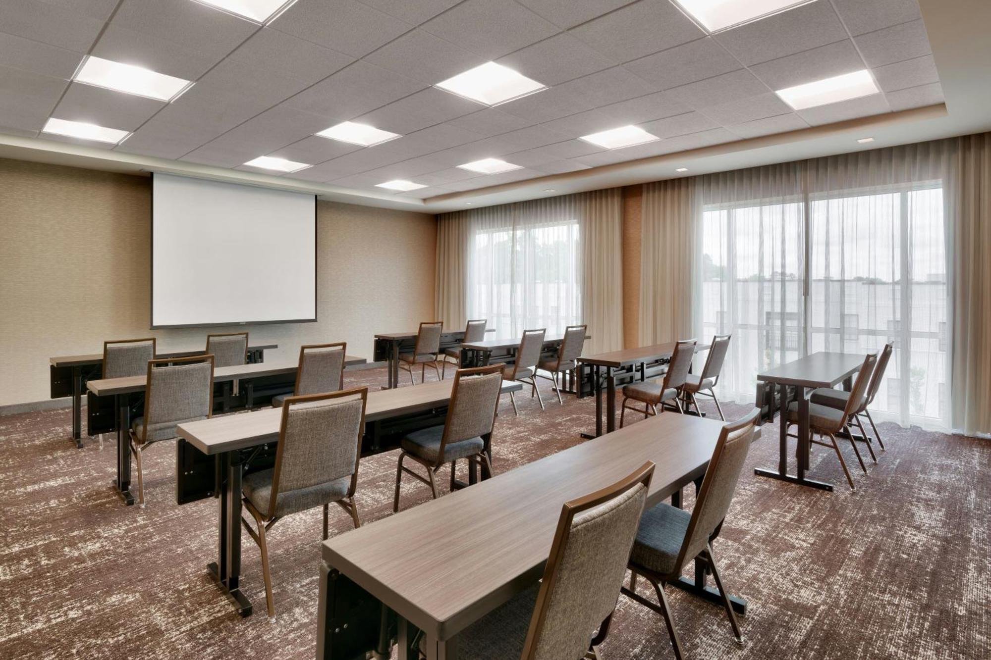 Hotel Courtyard By Marriott Atlanta Duluth Downtown Esterno foto