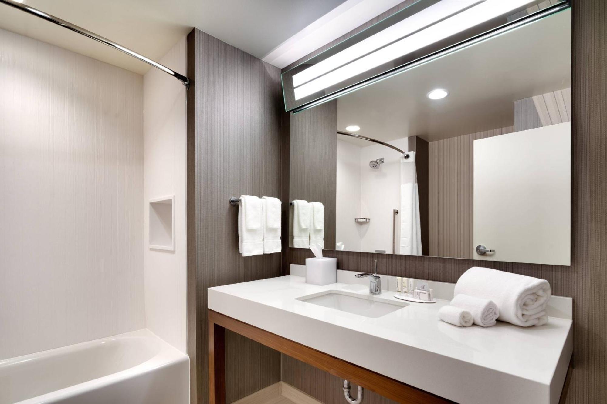 Hotel Courtyard By Marriott Atlanta Duluth Downtown Esterno foto
